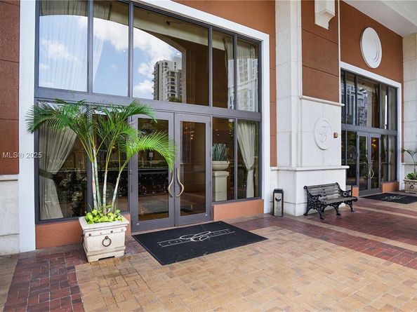 8390 SW 72nd Ave 811, Miami FL 33143