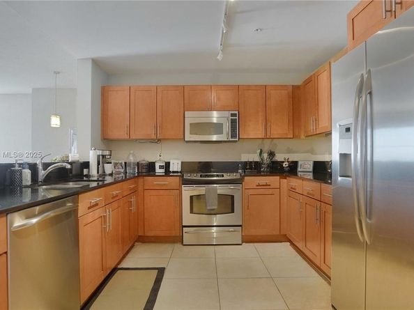8390 SW 72nd Ave 811, Miami FL 33143