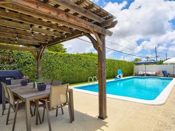 9573 SW 57th St, Miami FL 33173