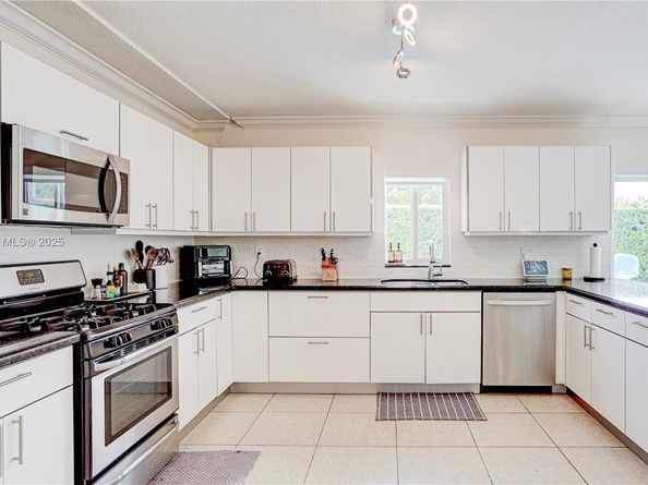 9573 SW 57th St, Miami FL 33173