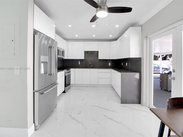 365 SW 17th Ave, Homestead FL 33030