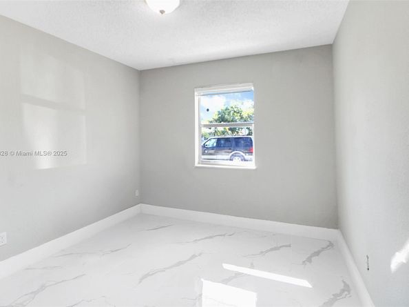 365 SW 17th Ave, Homestead FL 33030