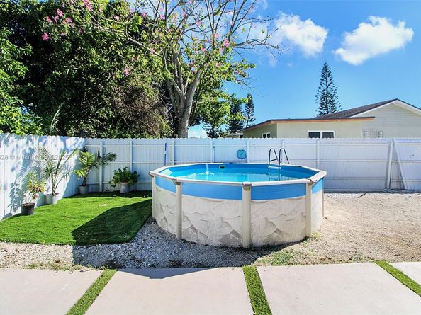 365 SW 17th Ave, Homestead FL 33030