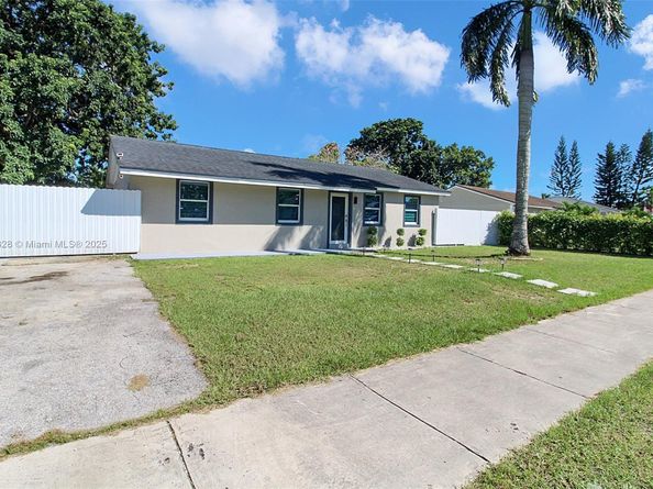 365 SW 17th Ave, Homestead FL 33030