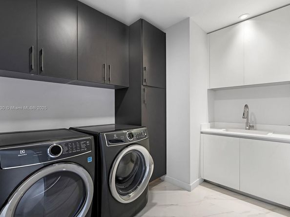 851 NE 1st Ave 4401/4402, Miami FL 33132