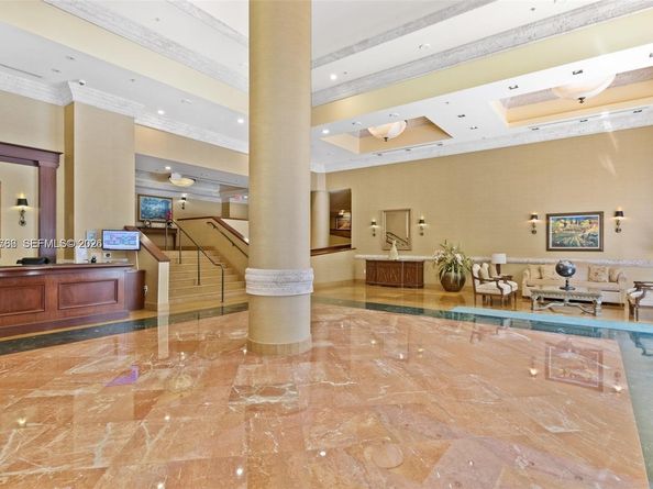 8395 SW 73rd Ave 314, Miami FL 33143