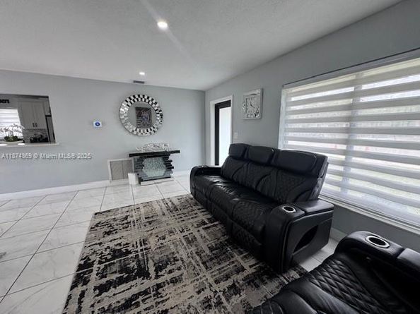 3442 NW 182nd St, Miami Gardens FL 33056