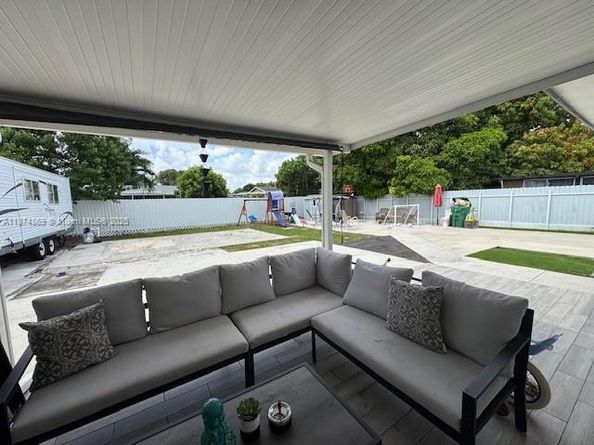 3442 NW 182nd St, Miami Gardens FL 33056
