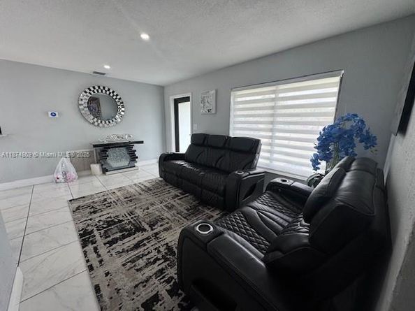 3442 NW 182nd St, Miami Gardens FL 33056