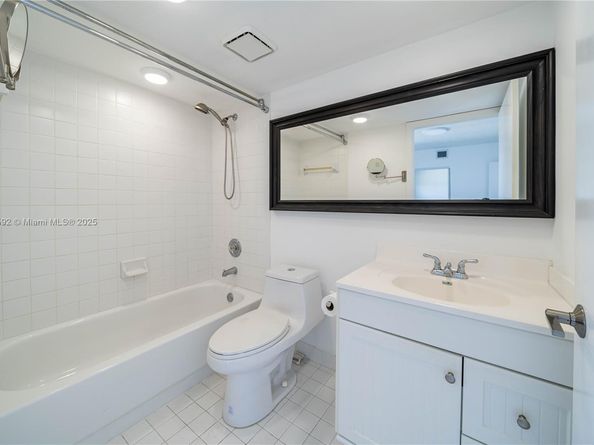 2600 Collins Ave 308, Miami Beach FL 33140