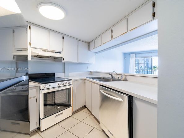 2600 Collins Ave 308, Miami Beach FL 33140