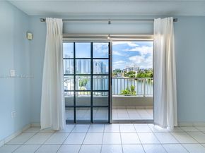 2600 Collins Ave 308, Miami Beach FL 33140