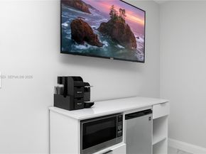 2376 NW 2nd St, Miami FL 33125