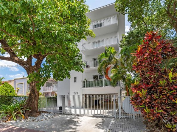 1519 Drexel Ave 402, Miami Beach FL 33139