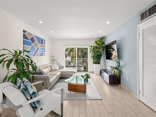 1519 Drexel Ave 402, Miami Beach FL 33139