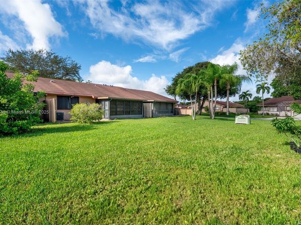 2 Flint Way, Boynton Beach FL 33426