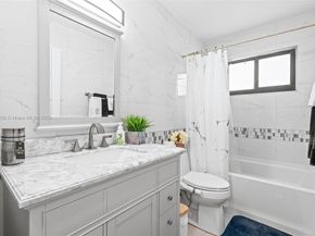 2 Flint Way, Boynton Beach FL 33426