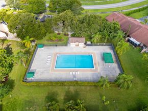 2 Flint Way, Boynton Beach FL 33426