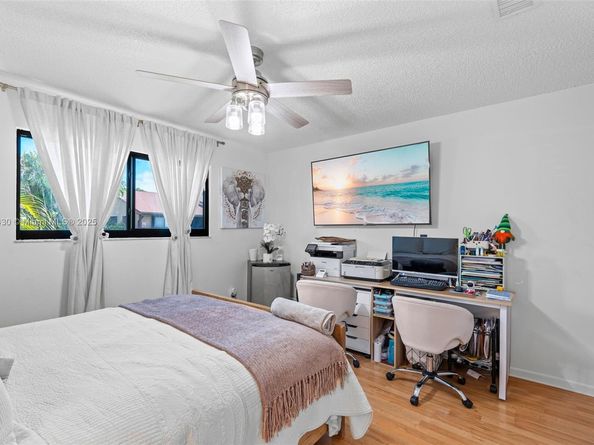2 Flint Way, Boynton Beach FL 33426