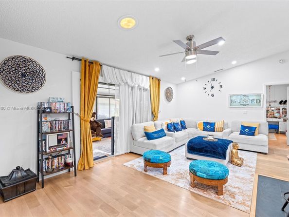 2 Flint Way, Boynton Beach FL 33426