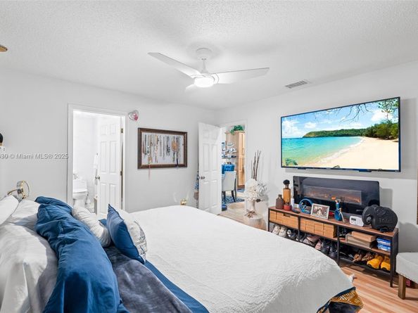 2 Flint Way, Boynton Beach FL 33426