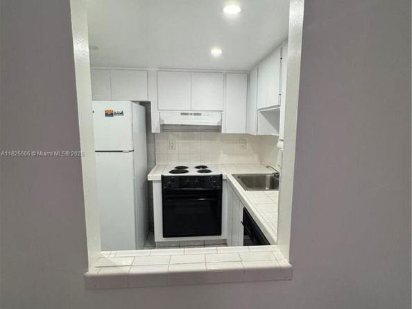 17620 Atlantic Blvd 105, Sunny Isles Beach FL 33160