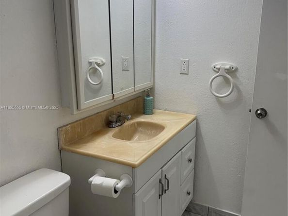17620 Atlantic Blvd 105, Sunny Isles Beach FL 33160