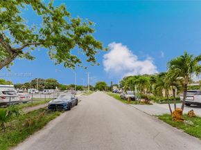 5737 Grant St, Hollywood FL 33021