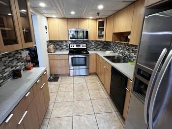 17890 W Dixie Hwy 421 Hwy