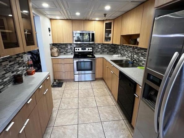 17890 W Dixie Hwy 421 Hwy 421, Miami FL 33160