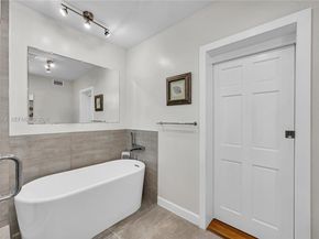 3535 W Glencoe St, Miami FL 33133