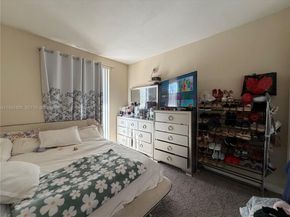 1385 SE 26th Ave, Homestead FL 33035