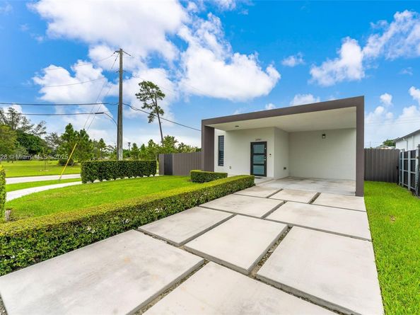 22801 SW 123rd Ave, Miami FL 33170