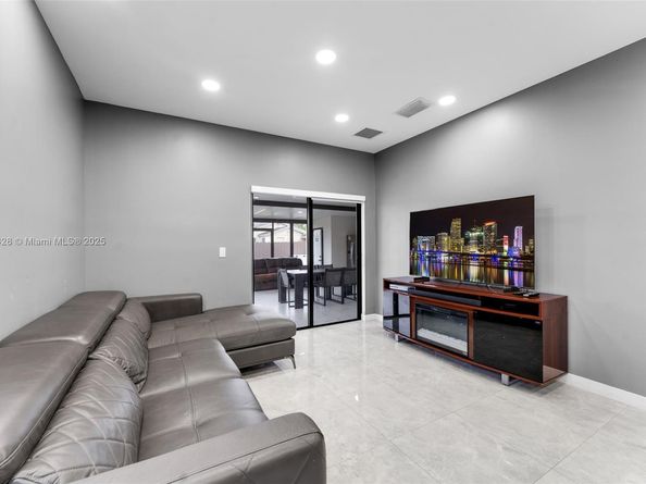 22801 SW 123rd Ave, Miami FL 33170