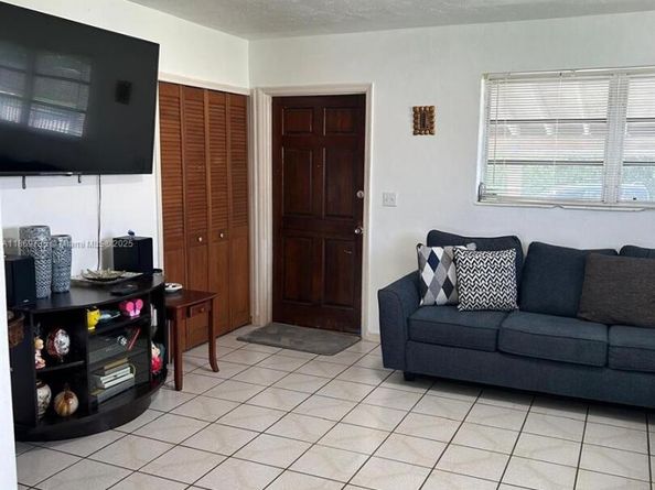 11431 SW 193rd Ter, Miami FL 33157