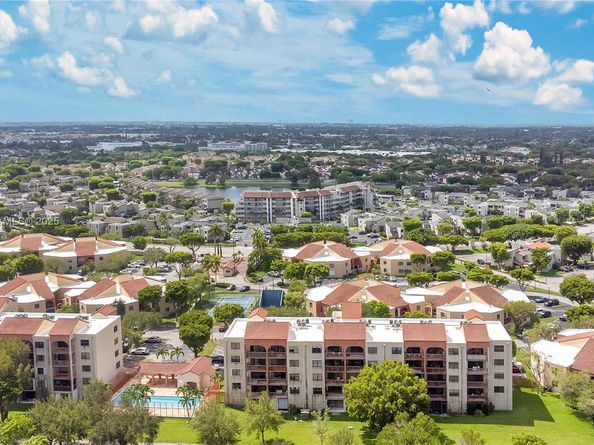 10227 NW 9th St Cir 3043, Miami FL 33172