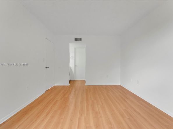 10227 NW 9th St Cir 3043, Miami FL 33172