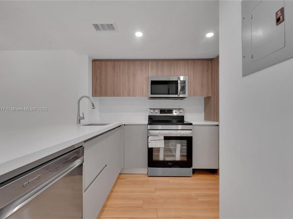 10227 NW 9th St Cir 3043, Miami FL 33172