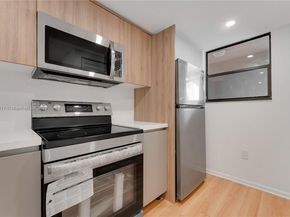 10227 NW 9th St Cir 3043, Miami FL 33172