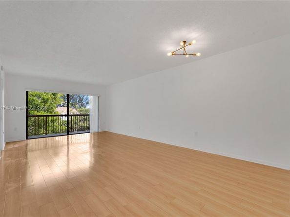 10227 NW 9th St Cir 3043, Miami FL 33172