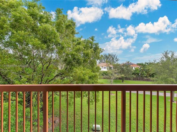 10227 NW 9th St Cir 3043, Miami FL 33172