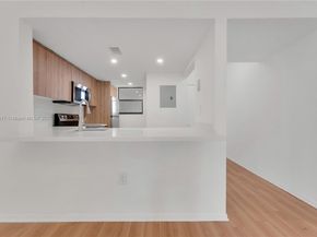 10227 NW 9th St Cir 3043, Miami FL 33172
