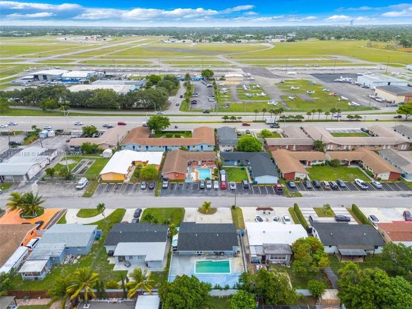 7642 Venetian St, Miramar FL 33023
