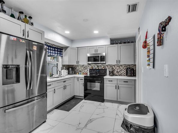 7642 Venetian St, Miramar FL 33023
