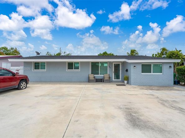 7642 Venetian St, Miramar FL 33023
