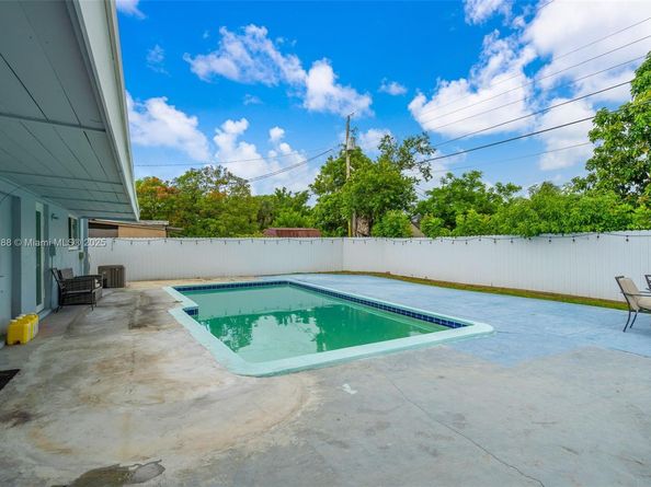 7642 Venetian St, Miramar FL 33023