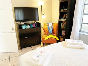 749 NW 43rd St, Oakland Park FL 33309