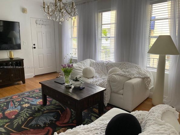 4812 Pine Tree Dr 204, Miami Beach FL 33140