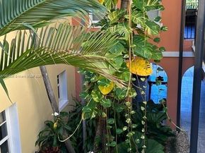 4812 Pine Tree Dr 204, Miami Beach FL 33140