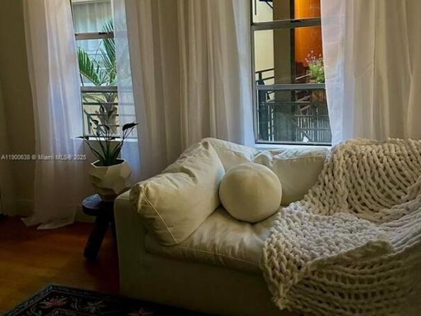 4812 Pine Tree Dr 204, Miami Beach FL 33140